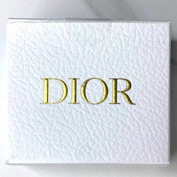 DIOR Oversized CD Monogram Gold Plated Pendant on 22” GP Necklace in DIOR BOX - Picture 5 of 13